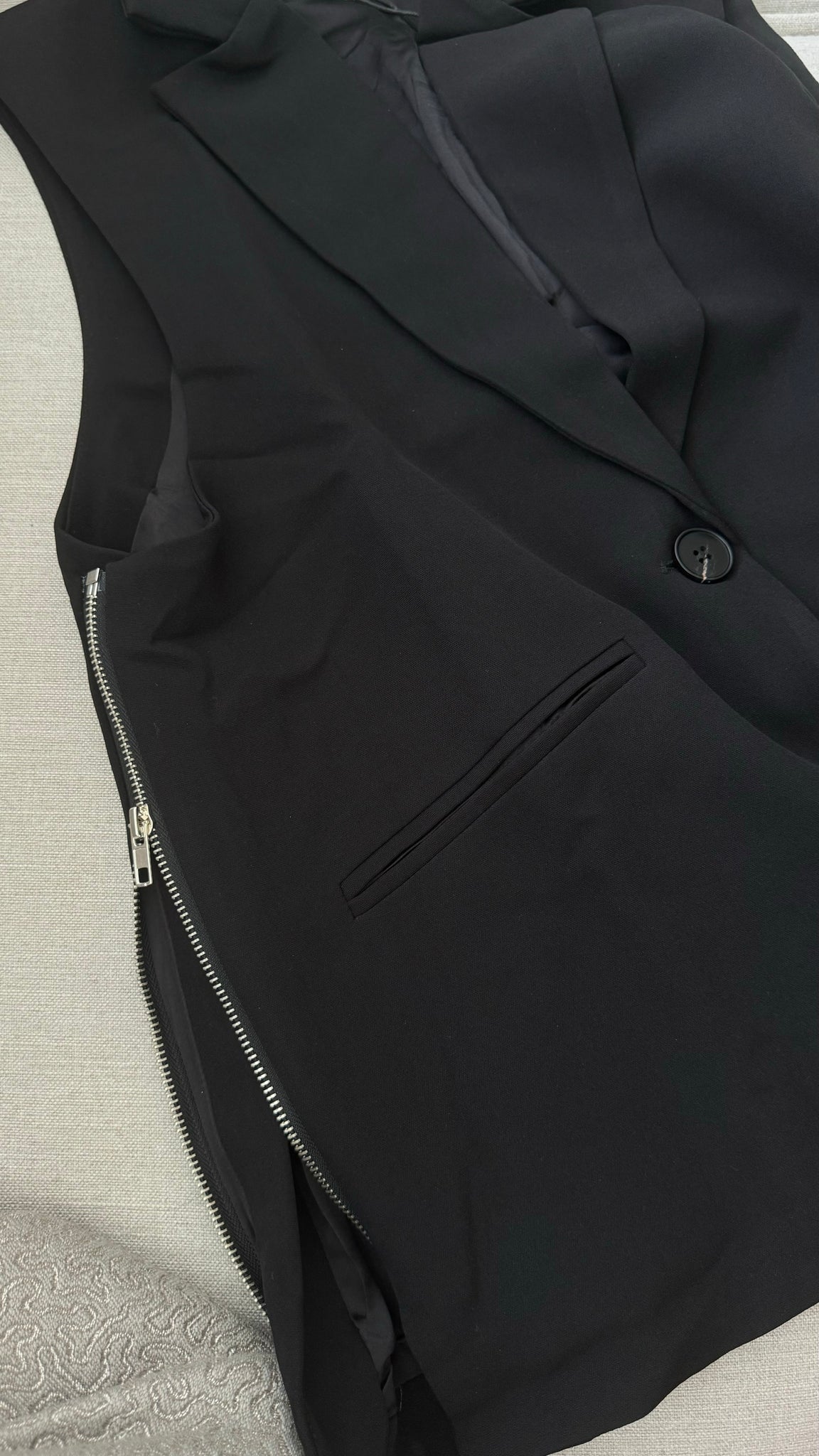 BLACK ZIPPER DETAILED BLAZER VEST