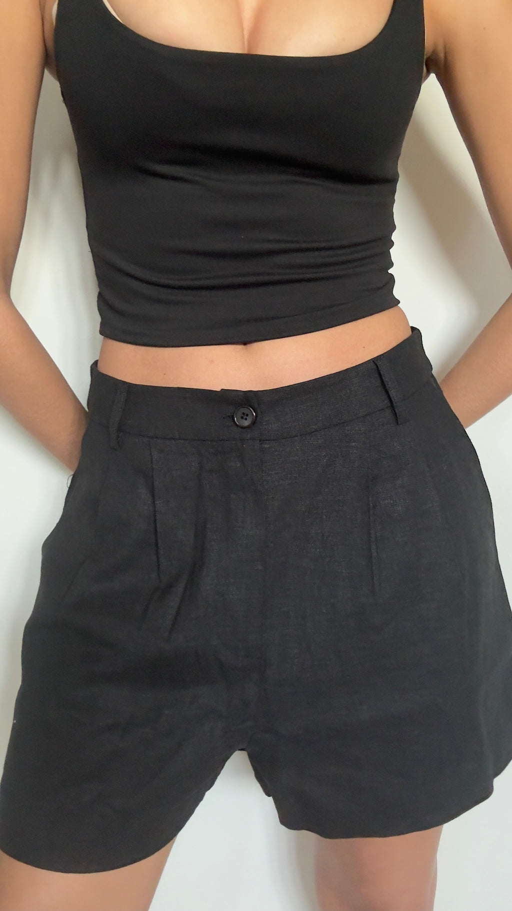 BLACK LINEN BERMUDAS