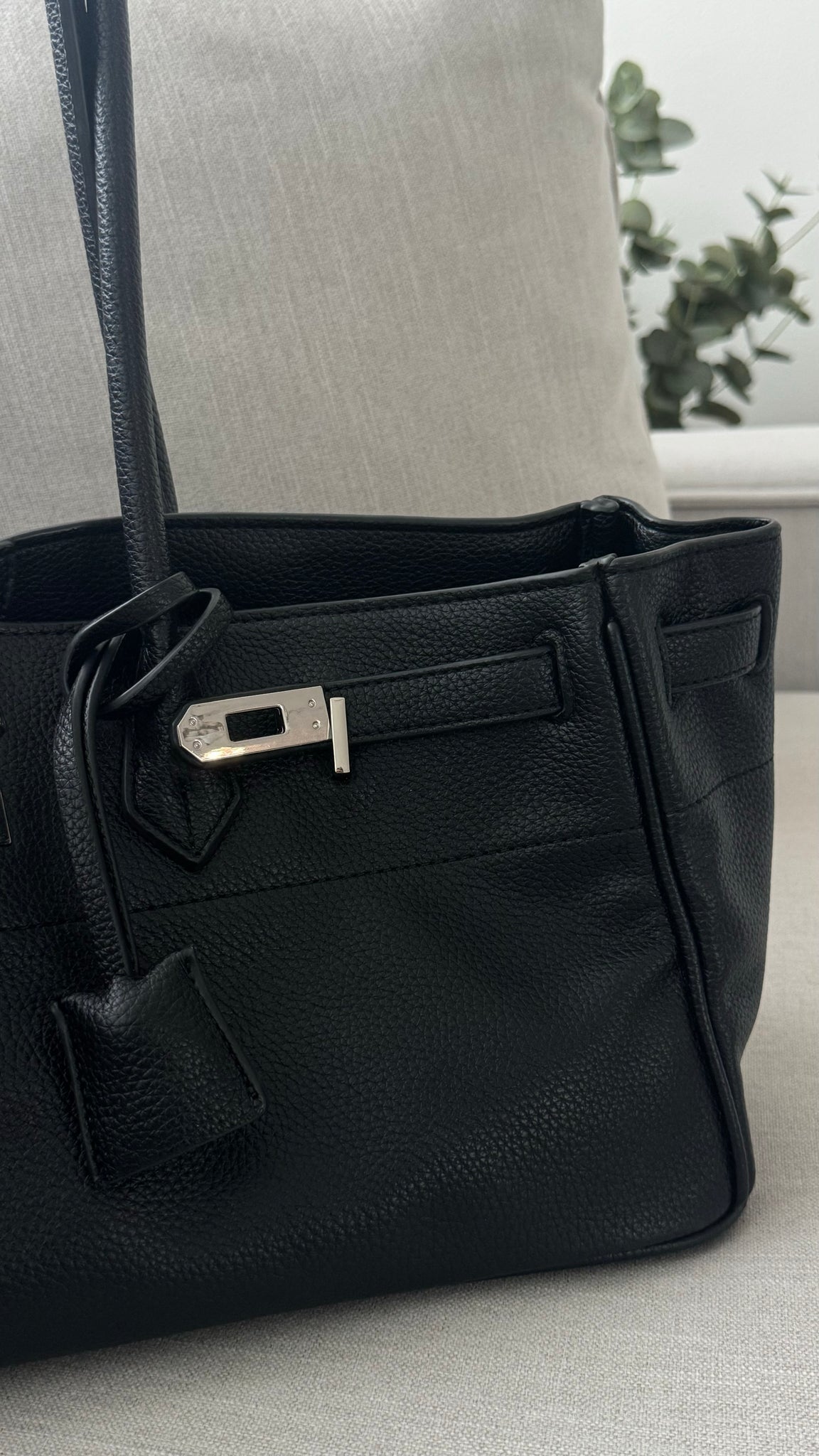 BLACK LEATHER 40” HANDBAG