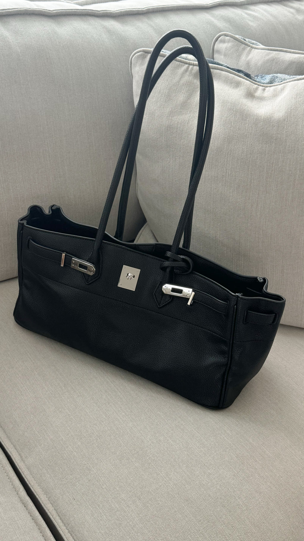 BLACK LEATHER 40” HANDBAG