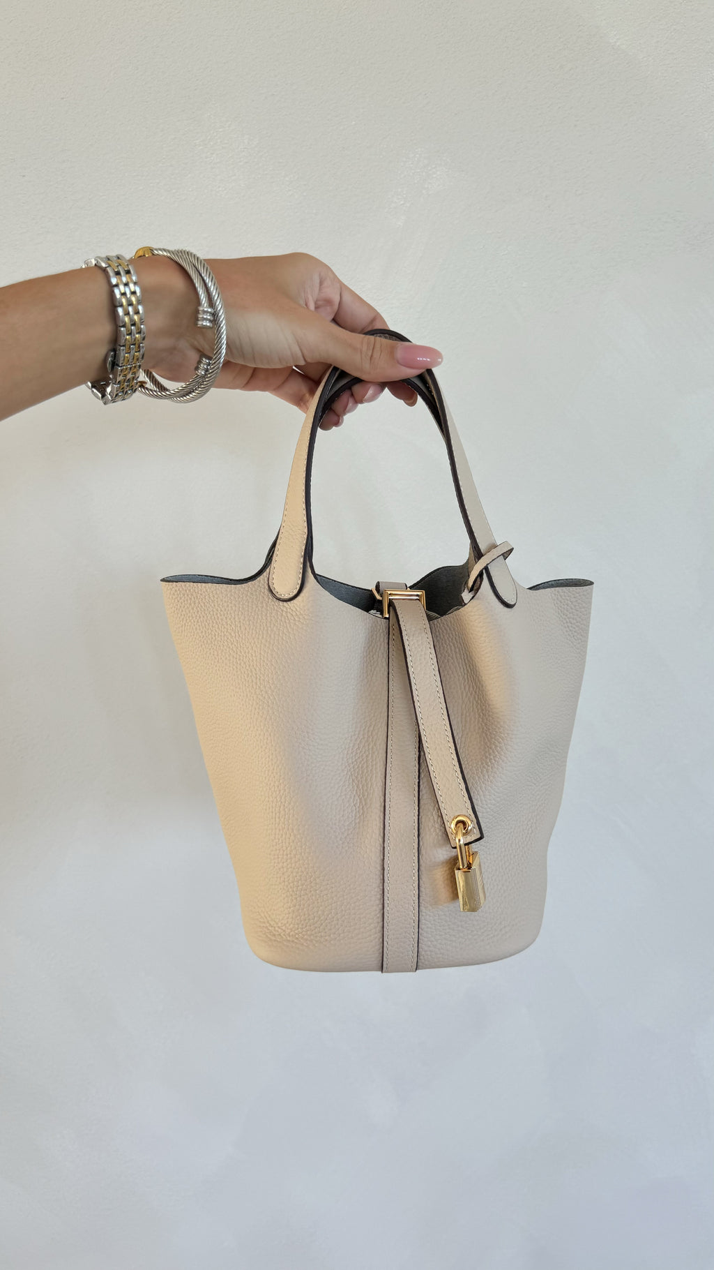 VANILLA BUCKET BAG LOCK 18