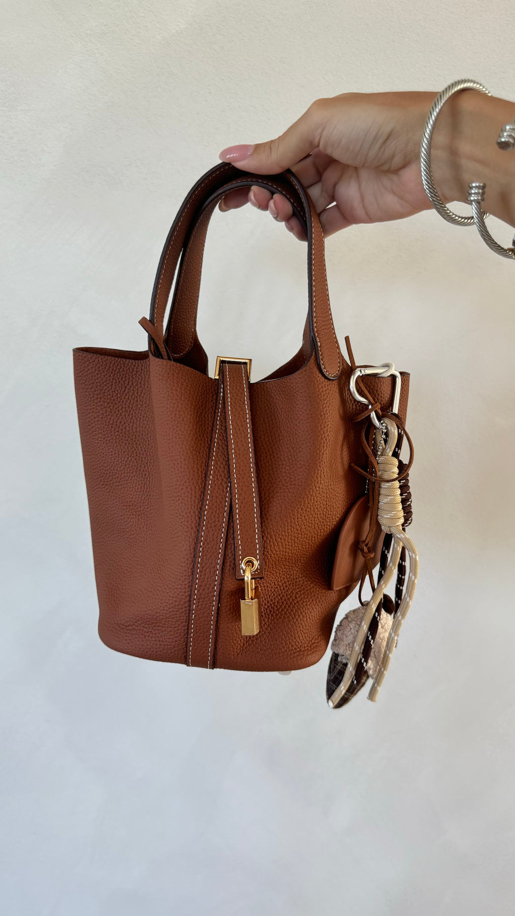 BROWN BUCKET BAG LOCK 18