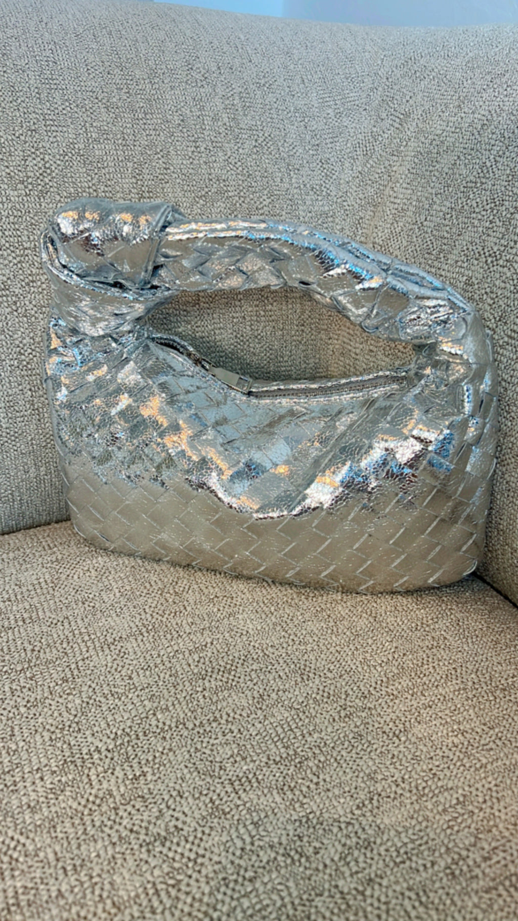 SILVER KNOTTED WOVEN HANDBAG