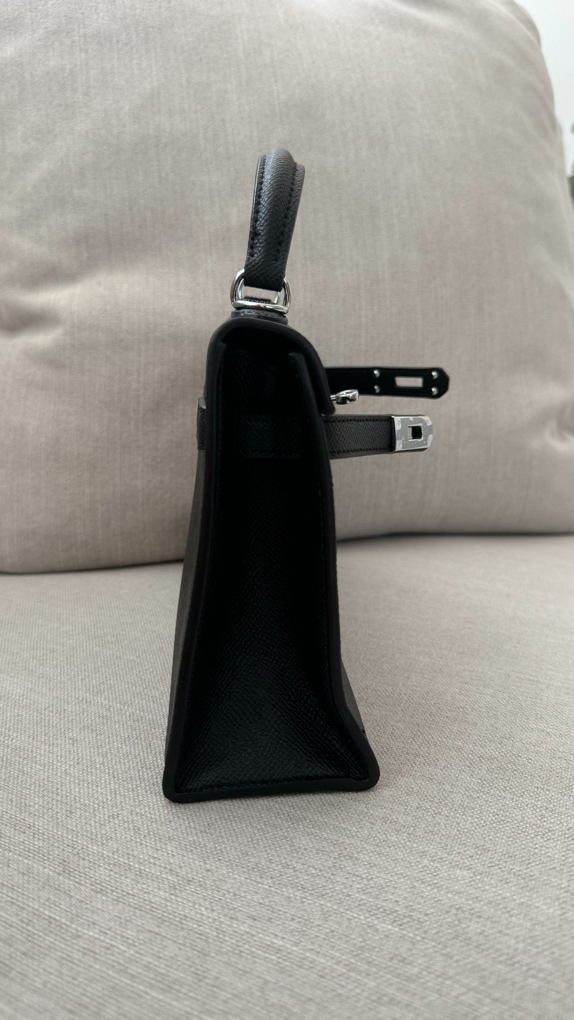 BLACK TOP-HANDLE MINI BAG 22