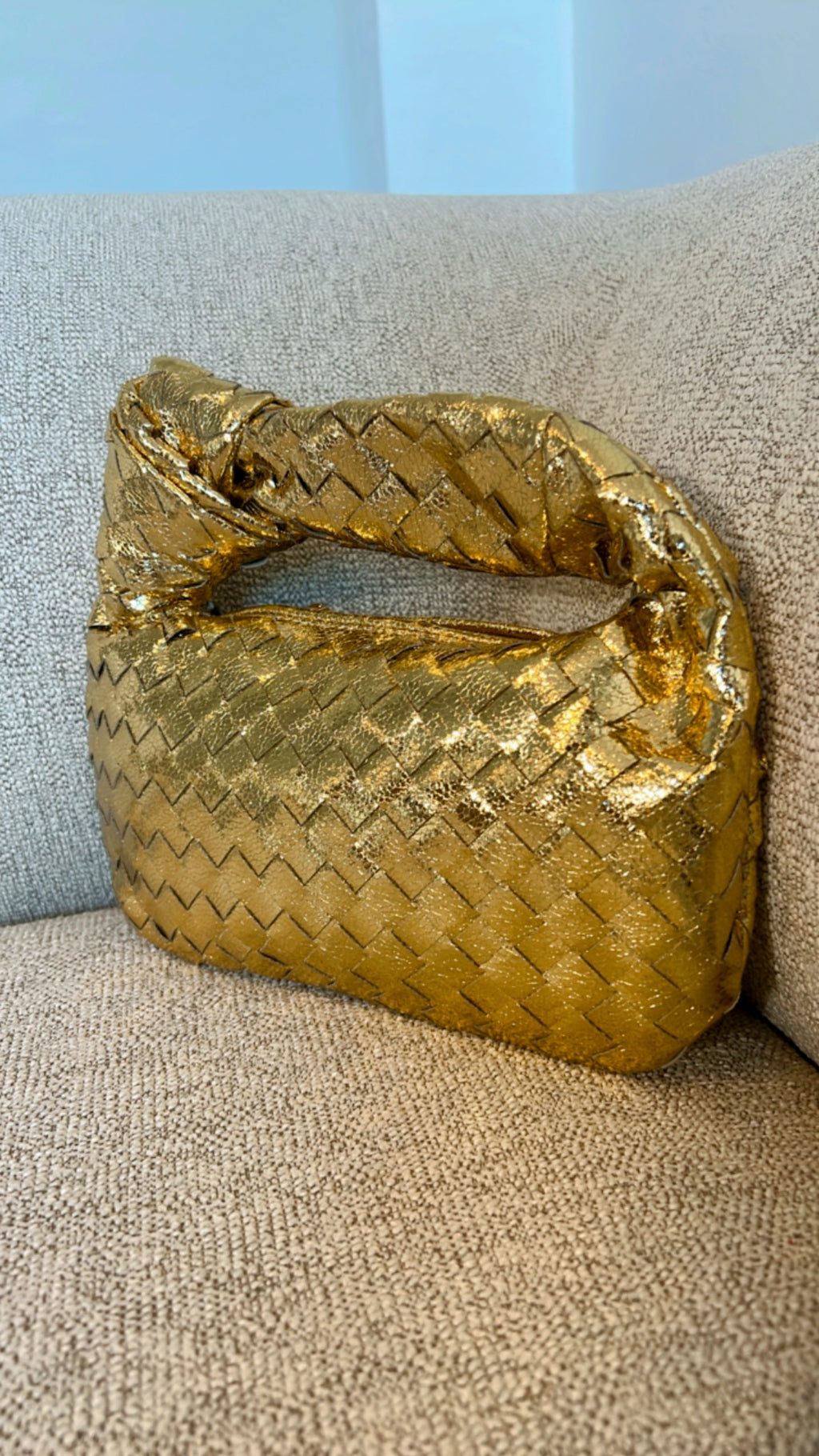 GOLD KNOTTED WOVEN HANDBAG