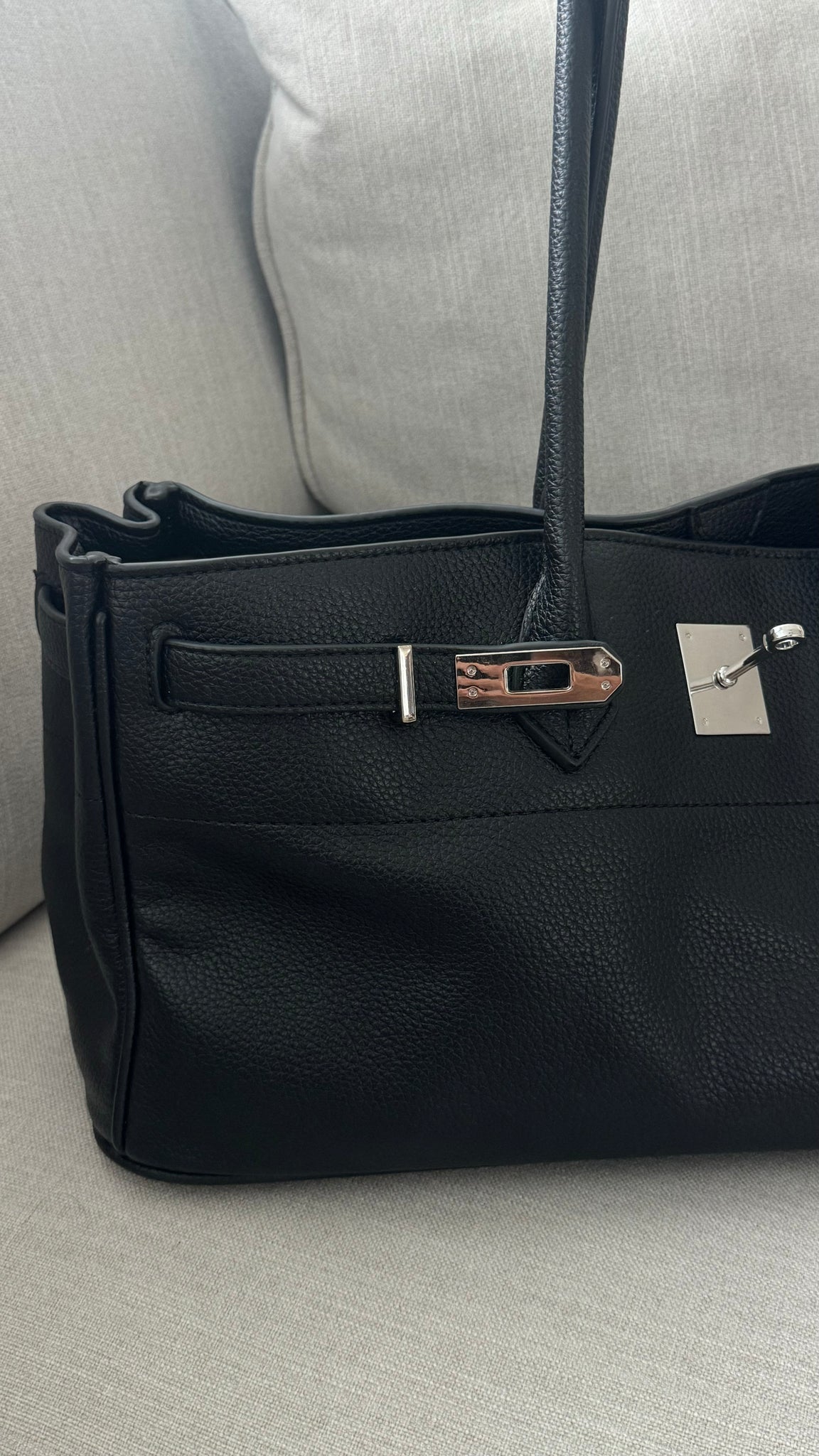 BLACK LEATHER 40” HANDBAG