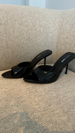 Black FN mule heels 7.5