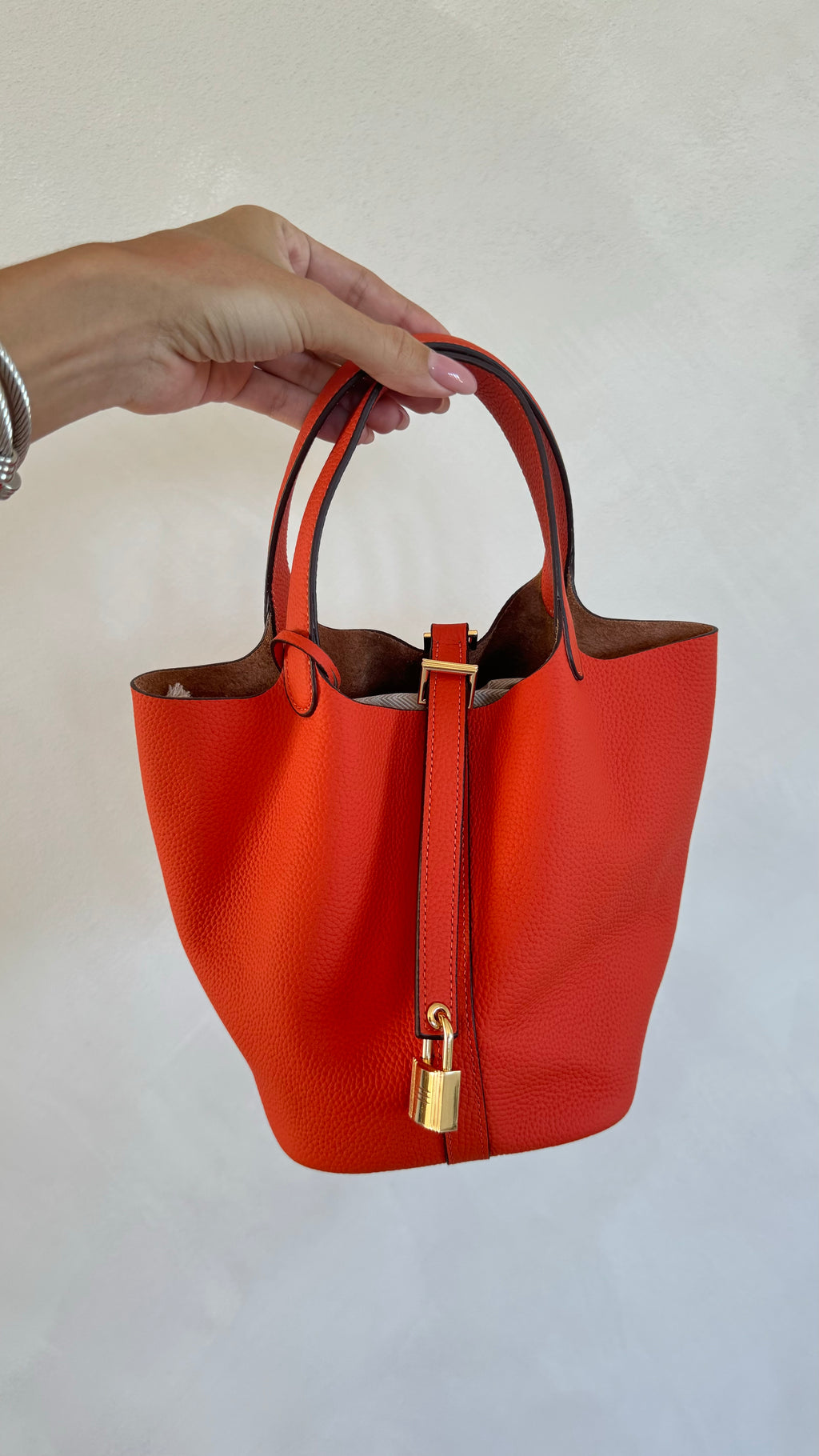 ORANGE BUCKET BAG LOCK 18