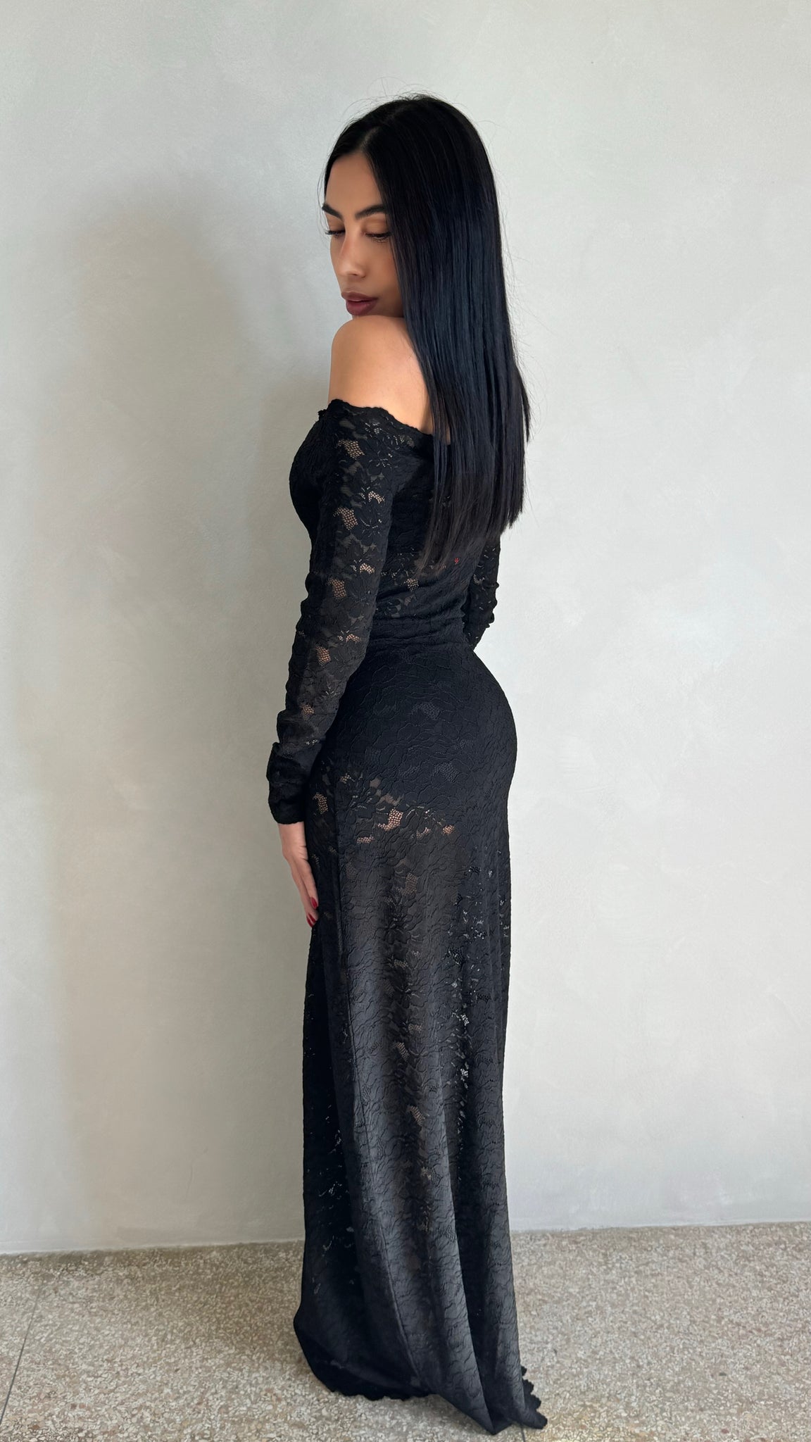 BLACK OFFSHOULDER LACE MAXI DRESS